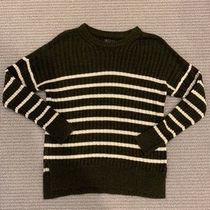 Abercrombie & Fitch Army Green and White Sweater